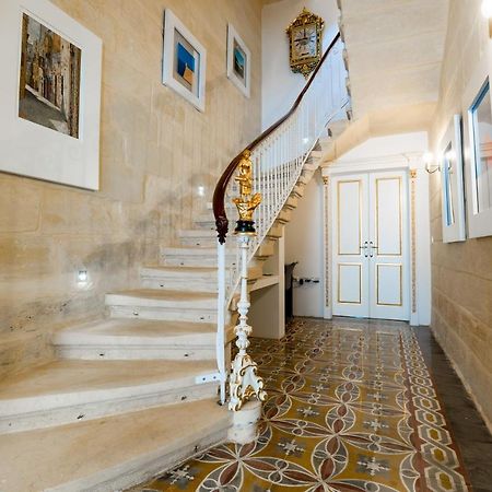 Monreal Boutique Townhouse - R024Rm6 Hotel Паола Екстериор снимка