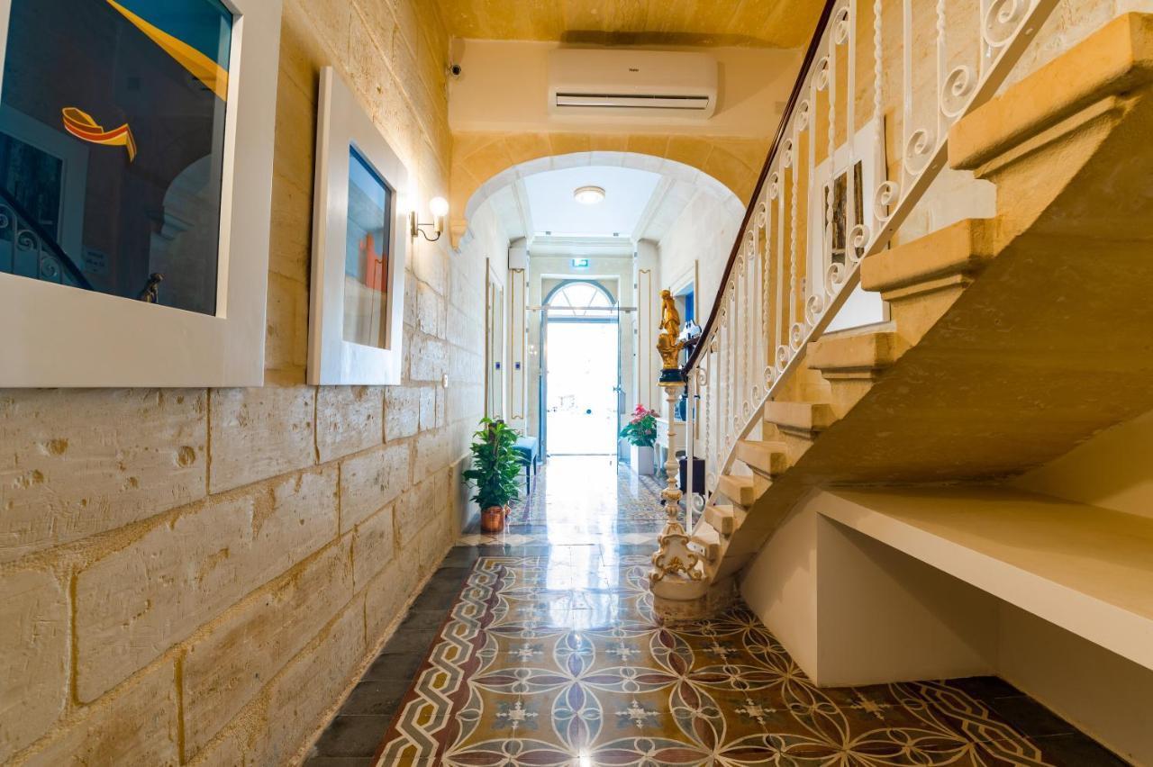 Monreal Boutique Townhouse - R024Rm6 Hotel Паола Екстериор снимка