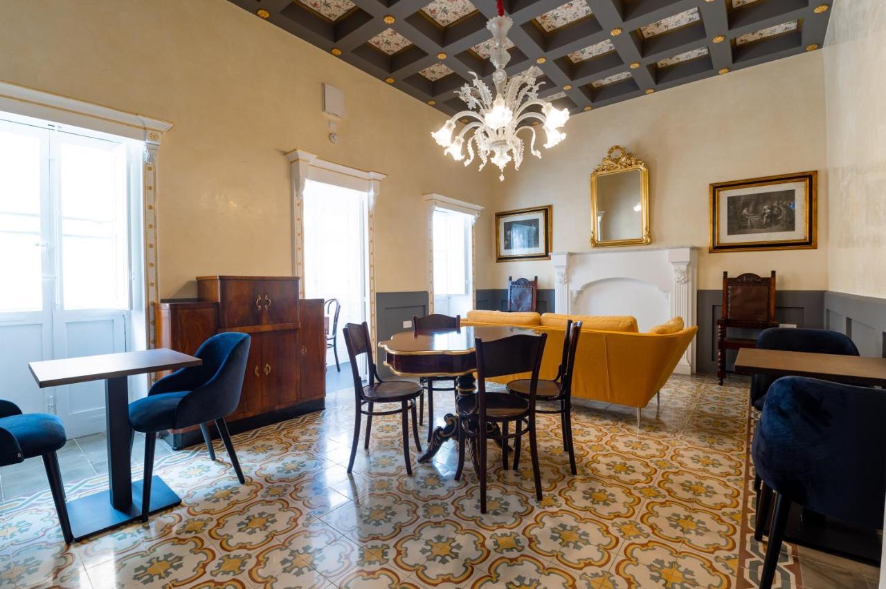 Monreal Boutique Townhouse - R024Rm6 Hotel Паола Екстериор снимка